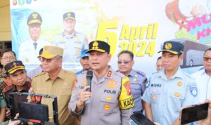 Kapolda Kalbar Bersama Forkopimda Kalbar Melepas Mudik Gratis Khatulistiwa 2024