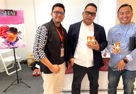 DUKUNG UMKM, ENO SYAFRUDIEN MENANTU WAKIL PRESIDEN PILIH PRODUK ESHAL PARFUME BUATAN LOKAL DI BANTEN HALAL FESTIVAL RAMADHAN 2024
