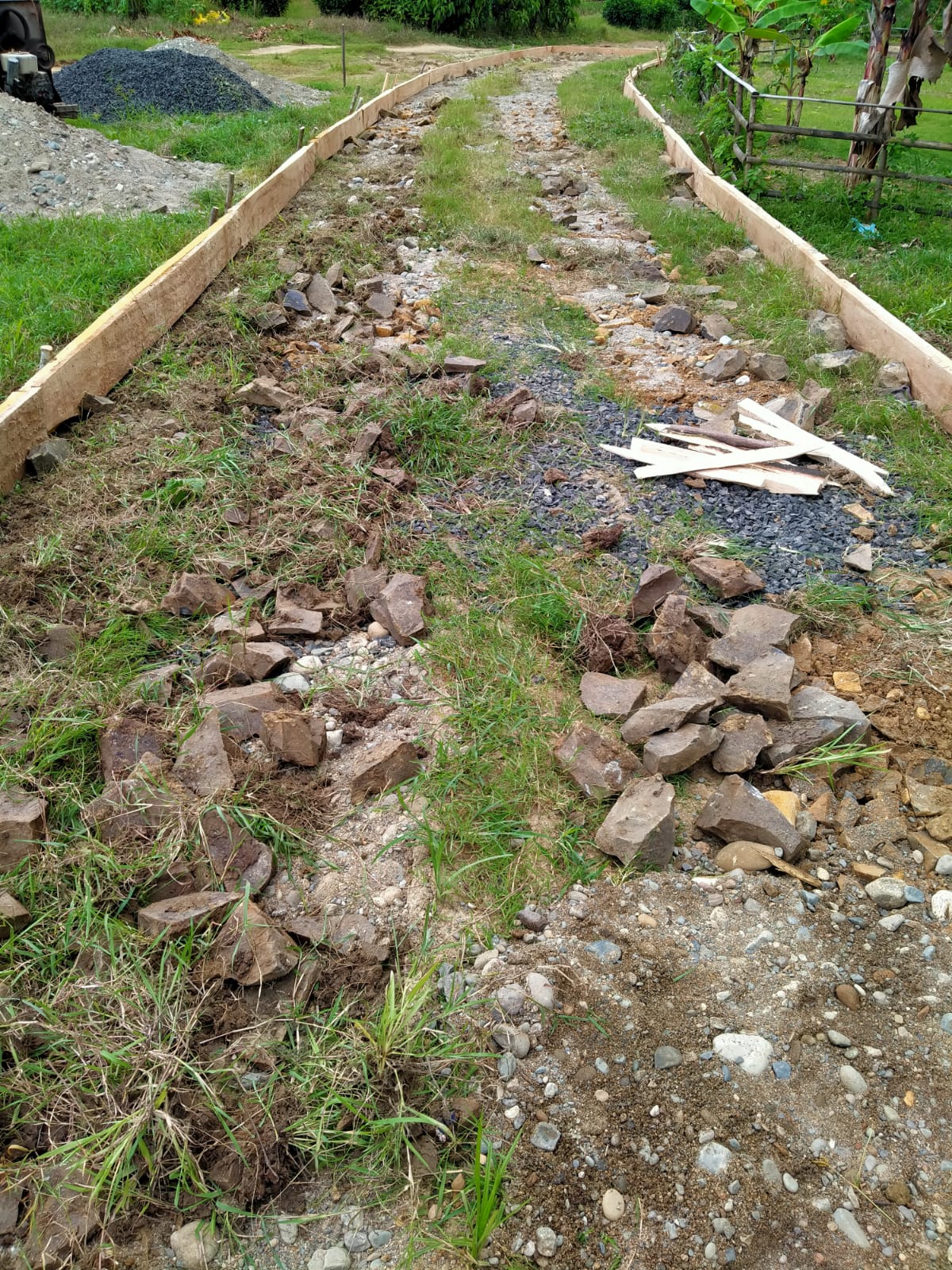 Diduga Tabrak KIP, Proyek Pembangunan Jalan Rabat Beton Desa Tanjungan Tidak Transparan Tanpa Papan Informasi