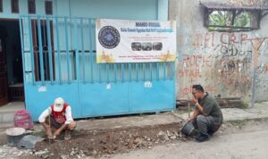 Paguyuban Muda Mudi Solusi Lemahwungkuk Kembali Menunjukkan Kebersamaan diantara anggotanya dengan membenahi Kantor Sekretariatnya