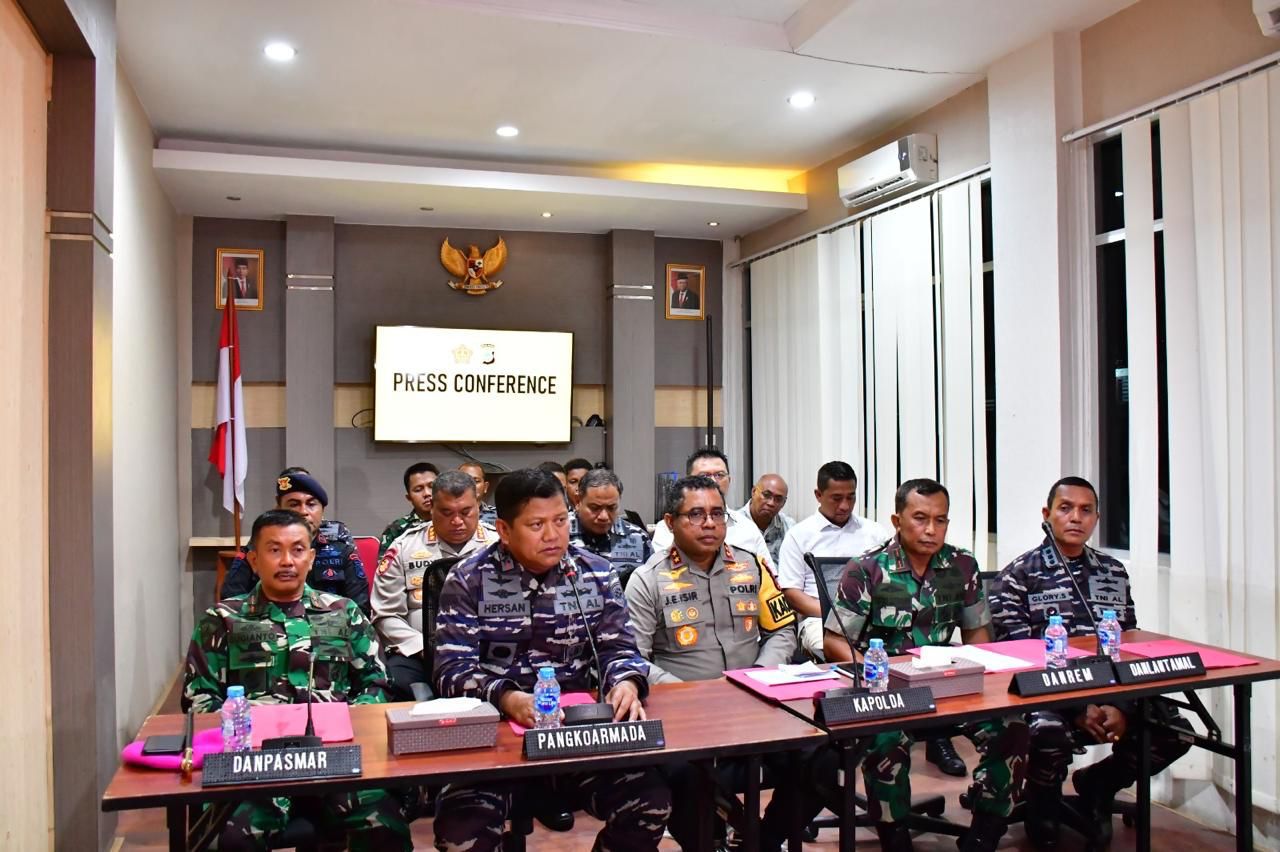 BENTROKAN BRIMOB DAN TNI AL DI SORONG BERHASIL DIREDAM DAN BERAKHIR DAMAI
