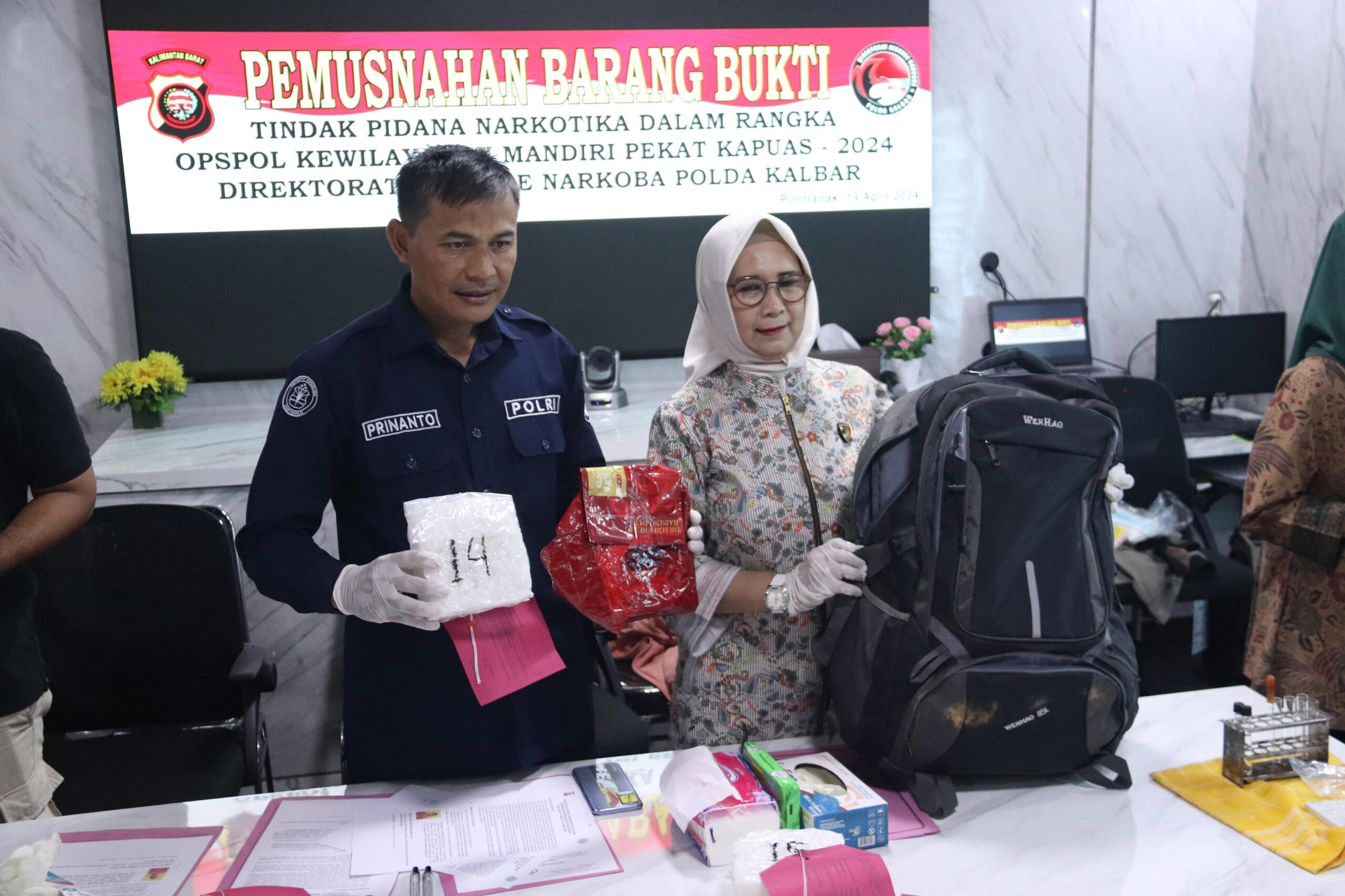 Sebanyak 15 Kilogram Sabu Asal Malaysia Dimusnahkan Polda Kalbar