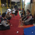 Personel Samapta Polres Serang Sambangi Perkampungan dan Ikut Acara Tahlil Dirumah Warga 
