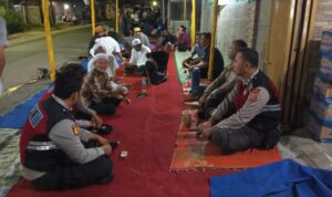 Personel Samapta Polres Serang Sambangi Perkampungan dan Ikut Acara Tahlil Dirumah Warga 