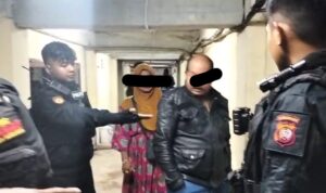 Heboh Oknum Petugas Dishub KKR Diduga Lagi Asik Berzinah Degan Istri Orang di Tangkap Warga