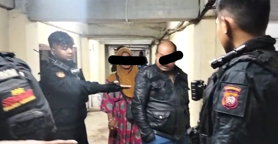 Heboh Oknum Petugas Dishub KKR Diduga Lagi Asik Berzinah Degan Istri Orang di Tangkap Warga