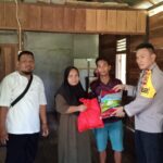 Polsek Kuala Mandor B Memberikan Bantuan Korban Bencana Alam Pohon Tumbang