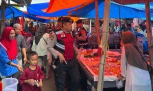 Patroli Dialogis di Pasar Tradisional, Upaya Sat Samapta Polres Takalar Ciptakan Rasa Aman Bagi Masyarakat