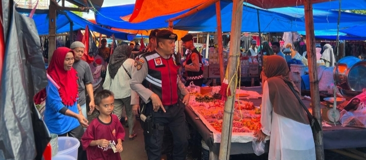 Patroli Dialogis di Pasar Tradisional, Upaya Sat Samapta Polres Takalar Ciptakan Rasa Aman Bagi Masyarakat