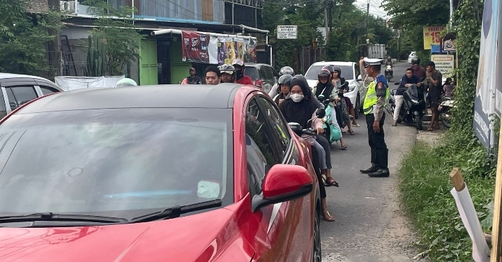 Hari Pertama Ops Ketupat 2024, Personel Pos PAM Lakukan Pengaturan Lalin di Sejumlah Tempat