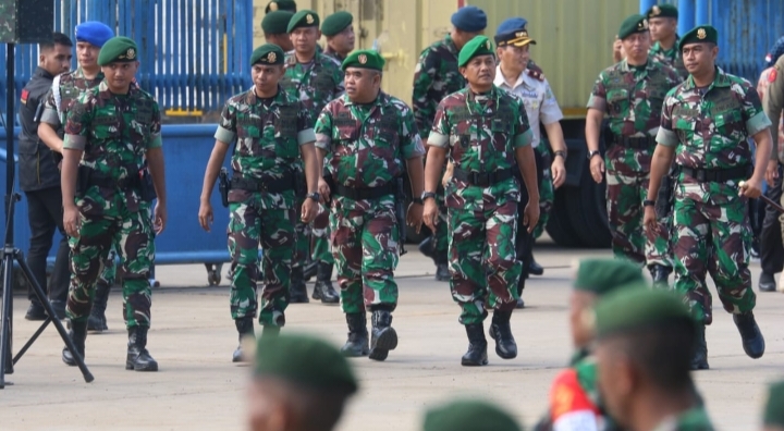Kapoksahli Mewakili Pangdam XIV/Hsn Hadiri Upacara Purna Tugas Satgas Pamtas RI-PNG Mobile Yonif 433/JS/3/3 Kostrad