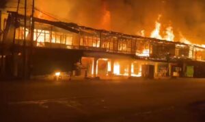 Heboh..Pasar Bodok di Amuk Sijago Merah