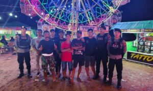 Lebih Dekat dengan Masyarakat, Patroli Presisi Polres Sekadau Sapa Pengunjung Pasar Malam