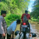 Debit Air Meningkat, Dengan Sigap Kapolsek Sayan Beriak Imbauan