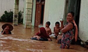 Dampak Banjir Bandang Akibat Intensitas Hujan Tinggi di Melawi