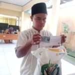 Sebanyak 76 Keluarga Penerima Menfaat, Menerima Bantuan Beras Bulog