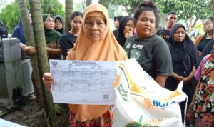 Penyaluran Program Beras  Bulog di Desa Tambakbaya