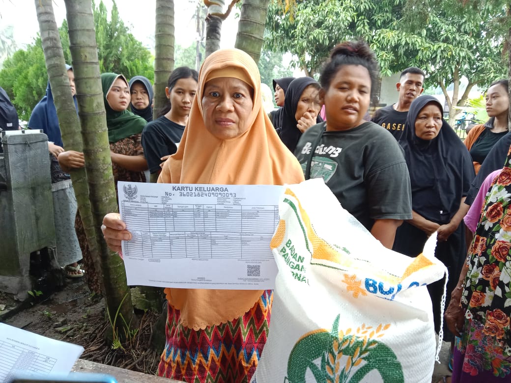 Penyaluran Program Beras  Bulog di Desa Tambakbaya