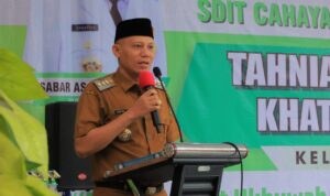 Buka Wisuda SDIT Lubuk Sikaping , Bupat Sabar AS berikan Motivasi