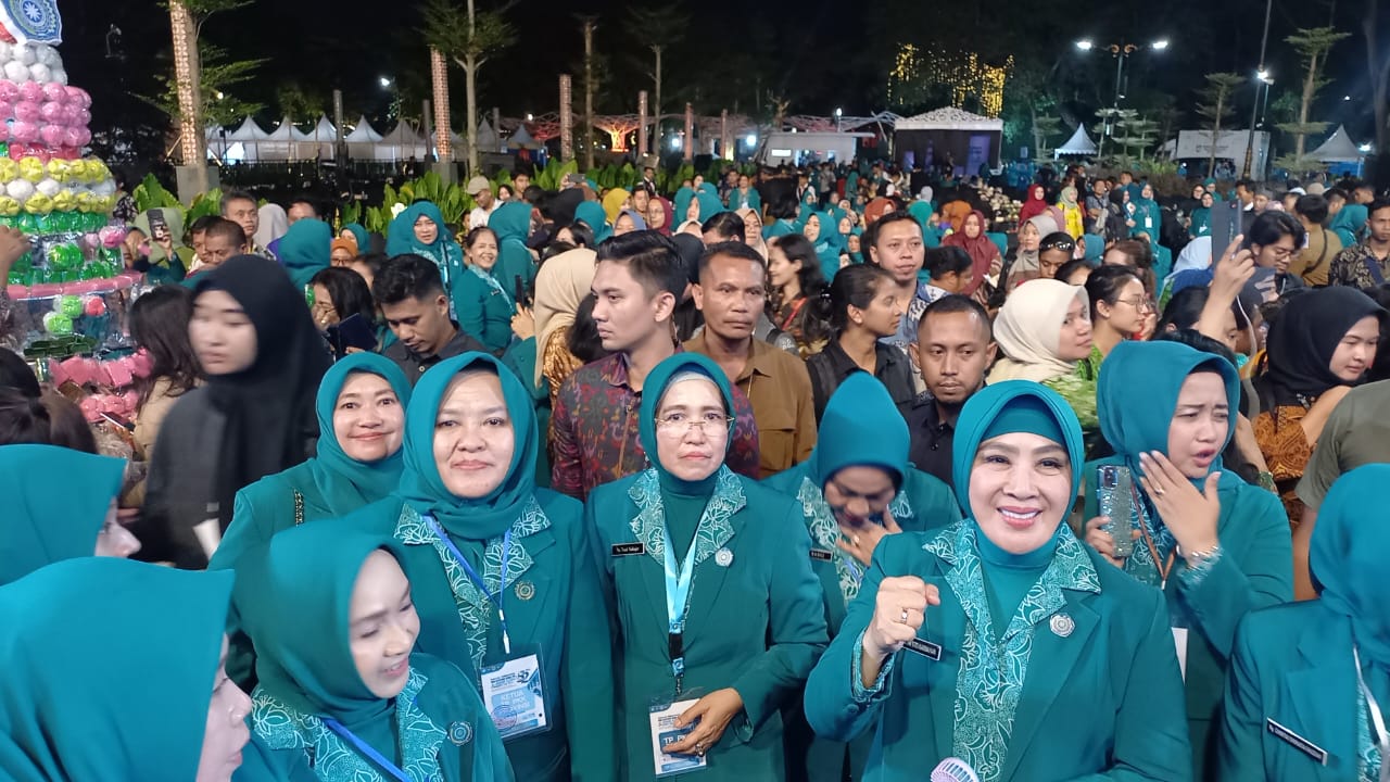 *Tine Al Muktabar Hadiri Malam Puncak Peringatan HKG PKK ke-52 dan Jambore Nasional 2024*