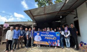 Yoppy Karim Bantu Korban Kebakaran di Jalan KBS Marga Mulya