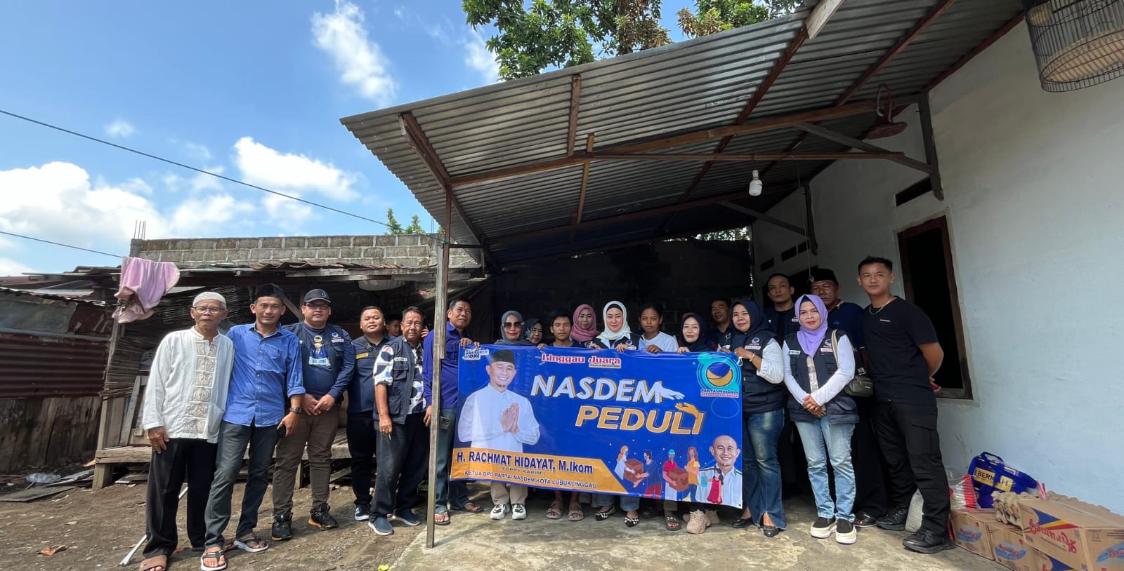 Yoppy Karim Bantu Korban Kebakaran di Jalan KBS Marga Mulya