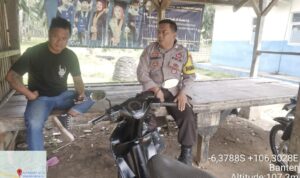 Bersilatuhrahmi dengan warga, Anggota Polsek Maja Polres Lebak Polda Banten menyampaikan harkamtibmas