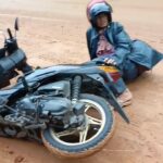 Dampak Galian Tanah Merah Pengendara Roda Dua Terguling