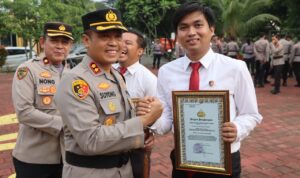 Kapolres Lebak Pimpin Upacara Kenaikan Pangkat Pengabdian dan Pemberian Penghargaan kepada Personil yang Berprestasi
