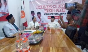 H.Akhmad Jajuli Bakal Calon Bupati Lebak Mengembalikan Formulir Pendaftaran Ke Kantor DPD PKS Lebak
