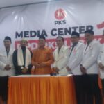 Bakal Calon Bupati Lebak Sanuji Pentamarta, Mengembalikan Formulir Pendaptaran ke PkS