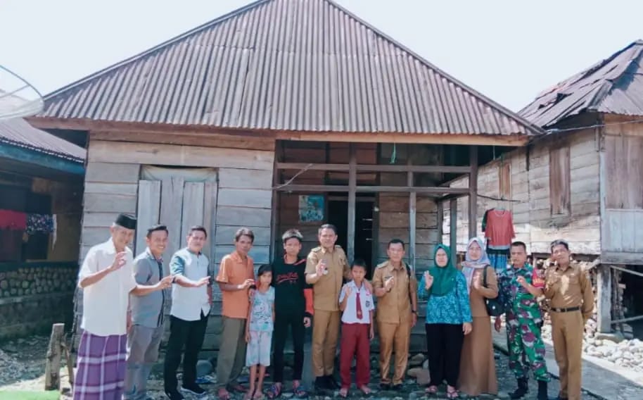 Camat Selangit Misbahudin Lubis Bersama Kepala Desa Muara Nilau