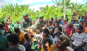 Satgas Yonif 125/SMB Bangun Pos Kamling Ke 4 di Distrik Ilwayab