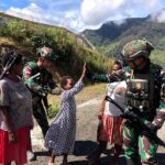 Satgas Yonif 509 Kostrad Tk Holomama Laksanakan Komunikasi Sosial di Intan Jaya, Papua