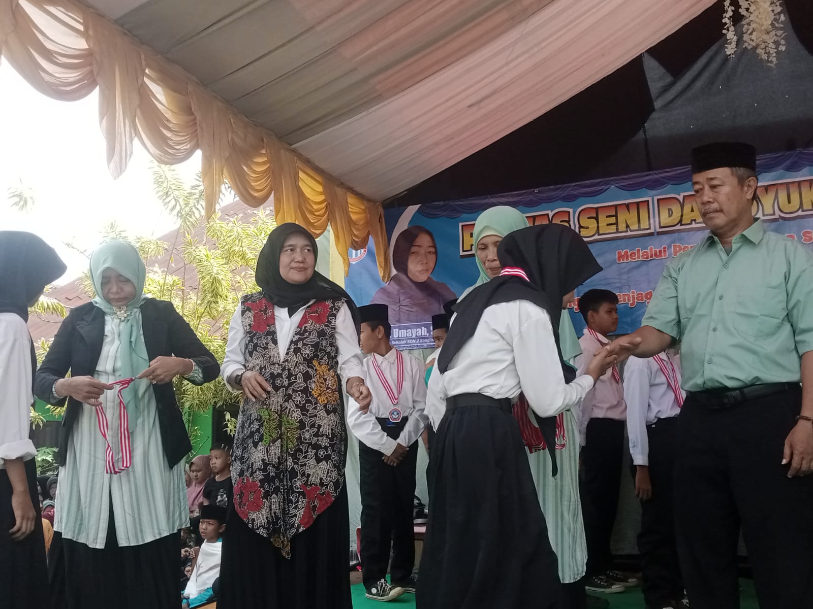 Syukuran Ahir Tahun Melalui Pentas Seni Siswa Siwi SD 02 Sangiangtanjung