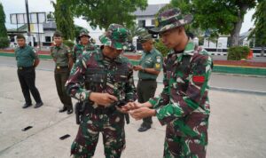 Komitmen Berantas Judi Online, Korem Lilawangsa Razia HP Ratusan Prajurit TNI