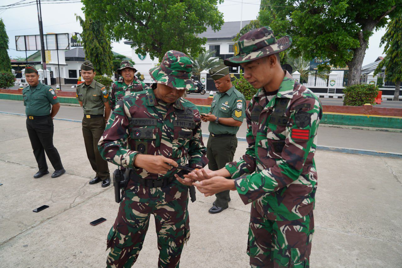 Komitmen Berantas Judi Online, Korem Lilawangsa Razia HP Ratusan Prajurit TNI