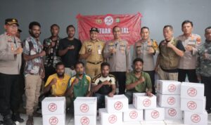 Kombes Pol Nicolas Ary Lilipaly, SIK, MH, M.Si, mengunjungi Asrama Mahasiswa Papua Dan Memberi Bantuan Dalam Rangka HUT Bhayangkara Ke—78