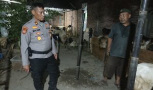 Cegah Tindak Pidana Pencurian Hewan Ternak Jelang Idul Adha 1445 Hijriah, Polsek Mojoroto Intensifkan Patroli ke Lapak Hewan Kurban