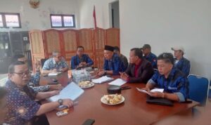 Diduga Takut Terbongkar Oknum Kades Ciparasi dan Camat Tidak Datang: 