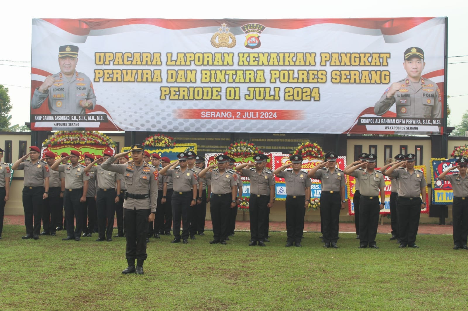 Kapolres Serang Pimpin Upacara Kenaikan Pangkat Personel Polres Serang