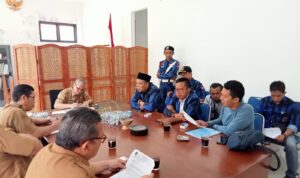 Diduga Oknum Kades Dan Camat Menghindari Audiensi Dari Ormas Badak Banten