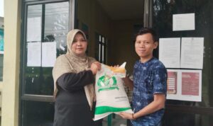 Pembagian Program Beras Bulog di Desa Tambakbaya Sebanyak 731 KPM