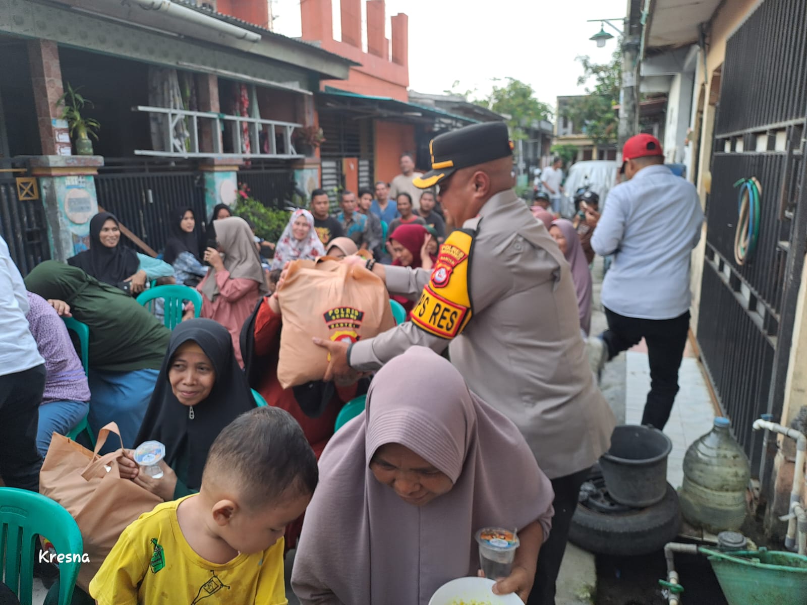 Program Ngariung Iman Ngariung Aman, Kapolres Serang Bersilaturahmi dan Bansos Bersama Masyarakat Perumahan Cikande Permai