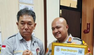 Forum Wartawan KP3B Berikan Piagam Penghargaan Kepada Kapolres Kabupaten Serang Forum Wartawan KP3B Berikan Piagam Penghargaan Kepada Kapolres Kabupaten Serang