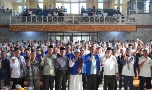 Balon Cagub H Herman Deru dan Cawagub Sumsel H Cik Ujang Kunjungi Desa Tegal Rejo