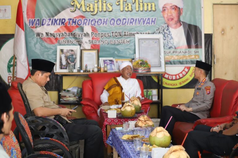 Kapolres Cilegon Silaturahim ke Ponpes Al Mubaroq Cinangka