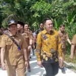 Pj Bupati Lebak Iwan Kurniawan Tinjau Jalan Rusak di Dua Desa