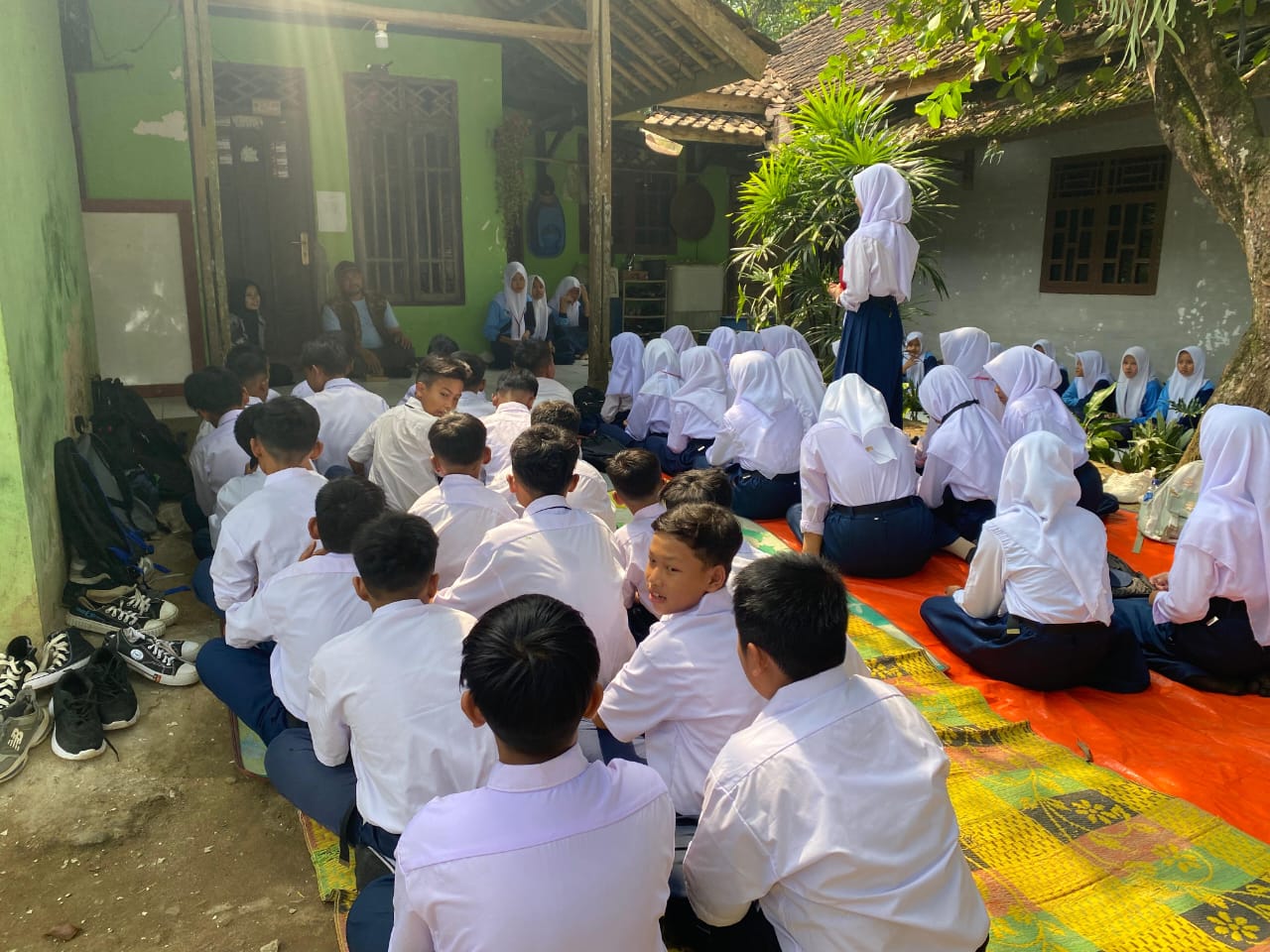 Smp Filial Dua Cileles Sangat Memperhtnkan dan Butuh Pasilitas Untuk Belajar Yang Layak