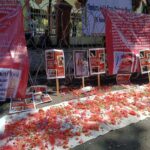 Pasca Vonis Bebas Gregorius Ronald Tannur Massa Gelar Aksi Demo dan Bunga di Pengadilan Negeri Surabaya